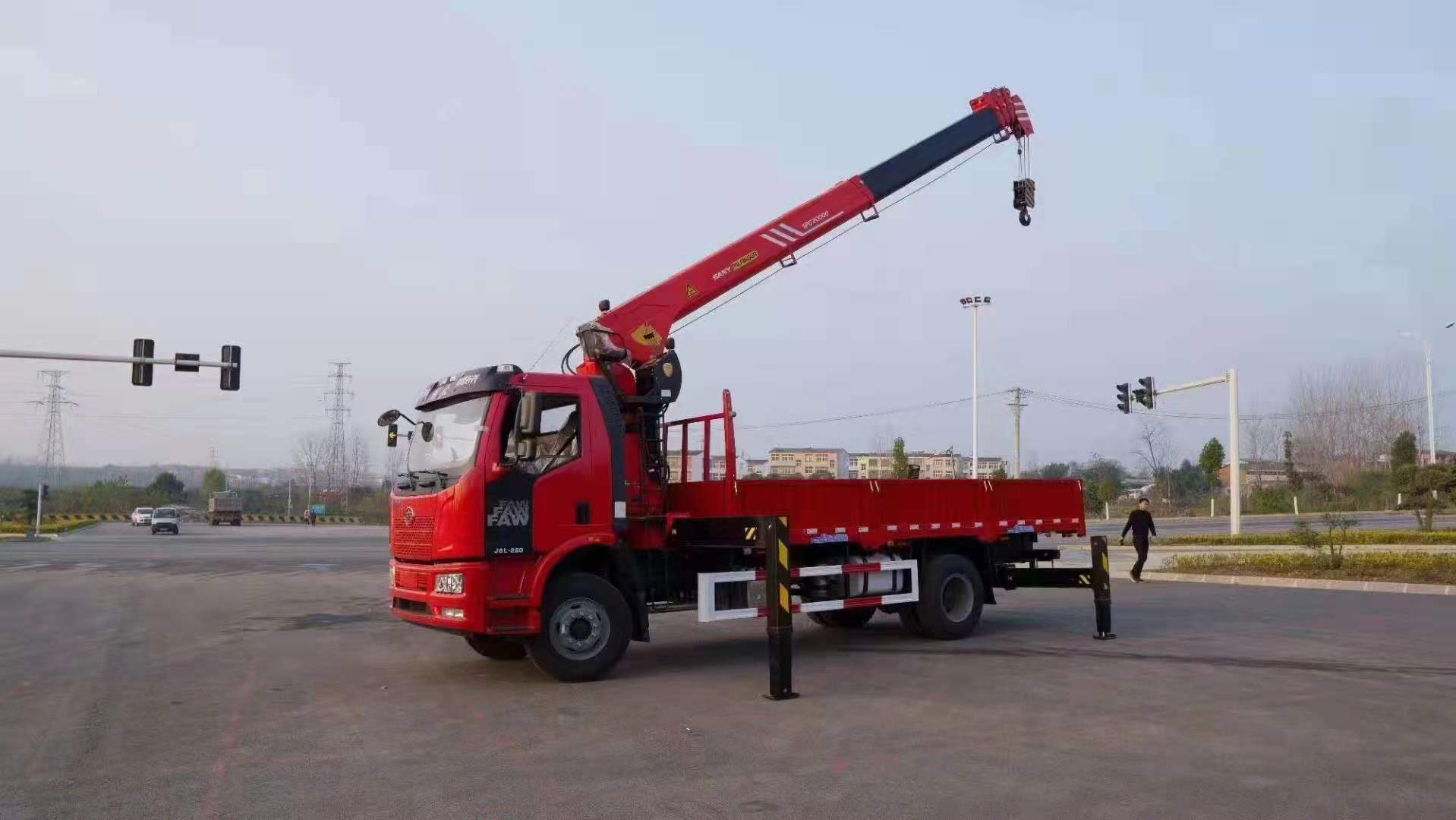 解放J6單橋三一8噸隨車吊