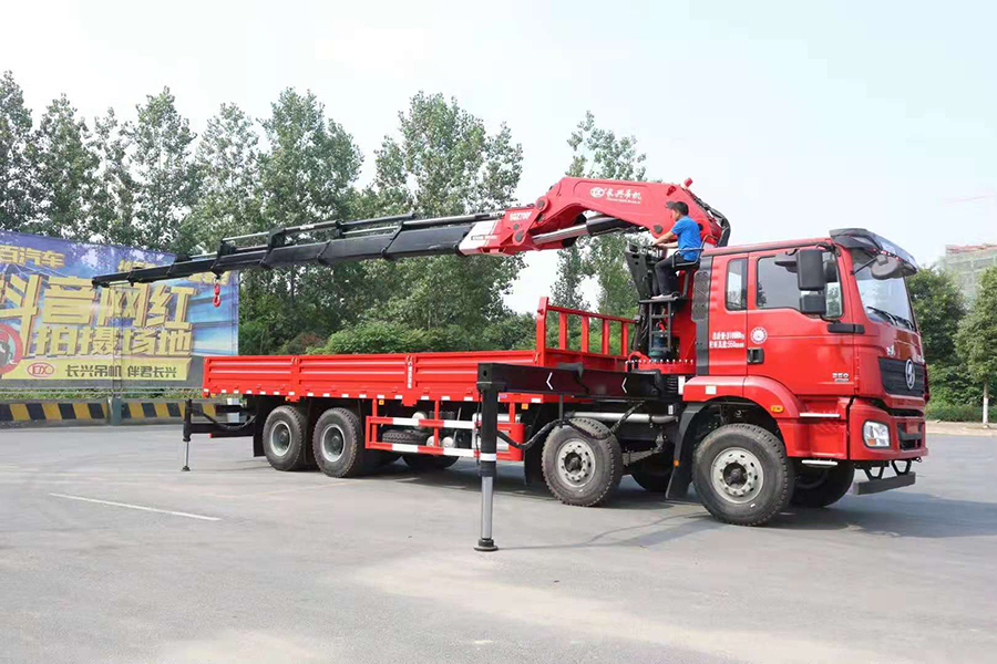 陜汽德龍長興30噸折臂隨車吊