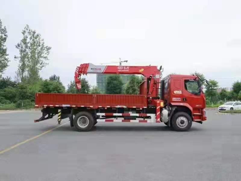 東風柳汽長興8噸隨車吊