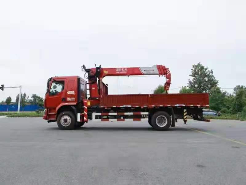 東風柳汽長興8噸隨車吊