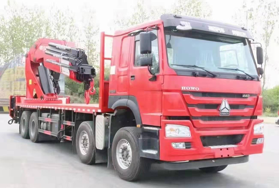 解析:重汽豪曼55噸折臂隨車吊