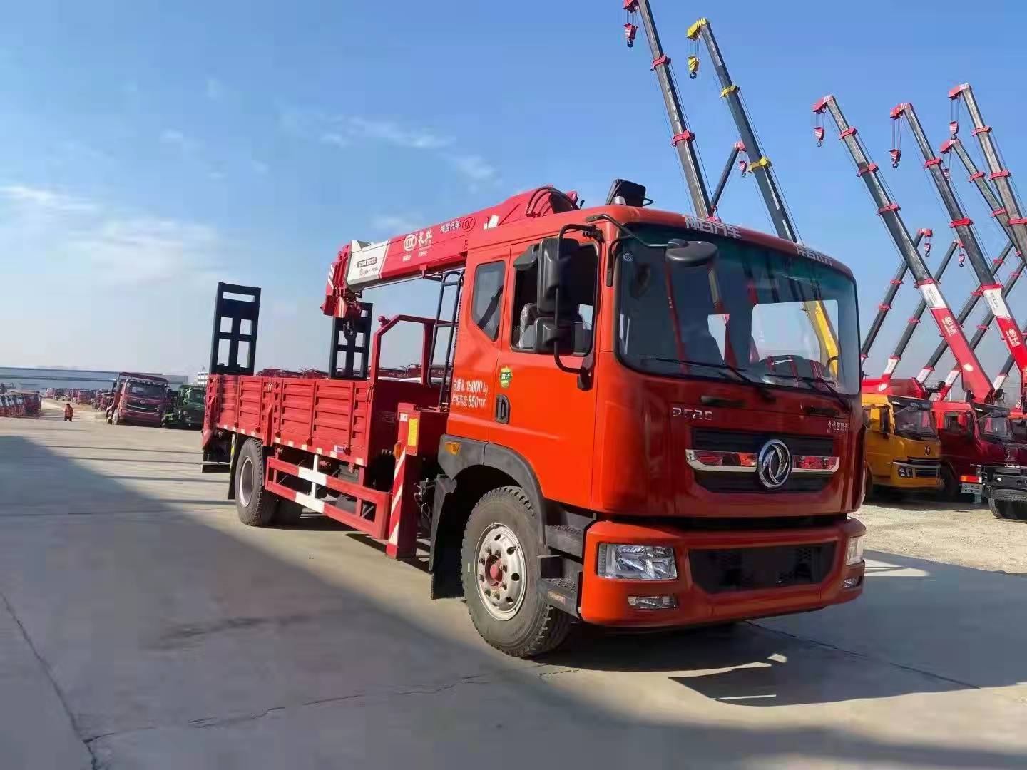 東風多利卡D9多功能隨車吊 能上京牌